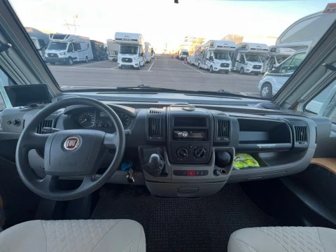 PILOTE AVENTURE AVENTURA G690