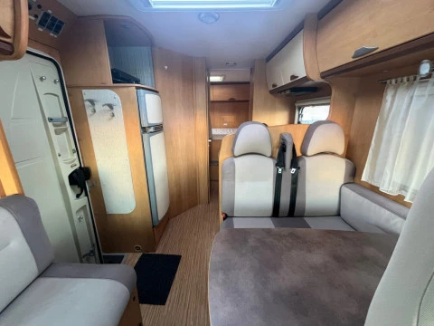 PILOTE AVENTURE AVENTURA G690