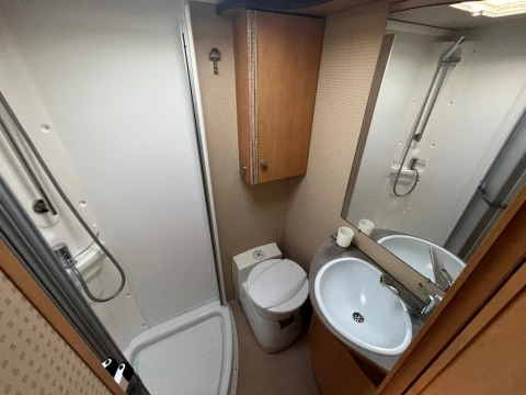 PILOTE AVENTURE AVENTURA G690