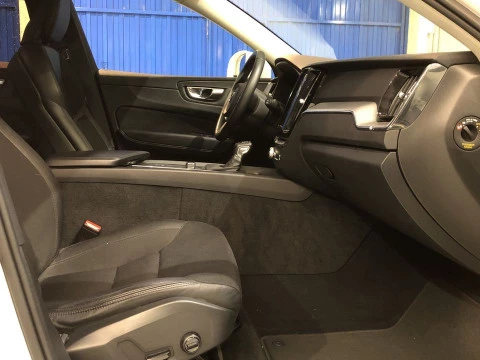 Volvo XC60 2.0 D5 MOMENTUM AUTO 4WD 5P