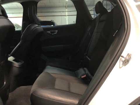 Volvo XC60 2.0 D5 MOMENTUM AUTO 4WD 5P