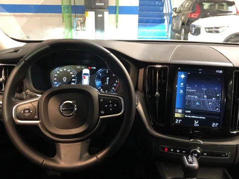 Volvo XC60 2.0 D5 MOMENTUM AUTO 4WD 5P