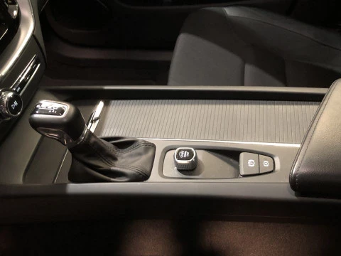 Volvo XC60 2.0 D5 MOMENTUM AUTO 4WD 5P