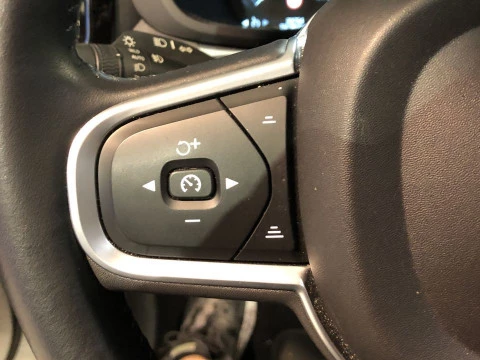 Volvo XC60 2.0 D5 MOMENTUM AUTO 4WD 5P