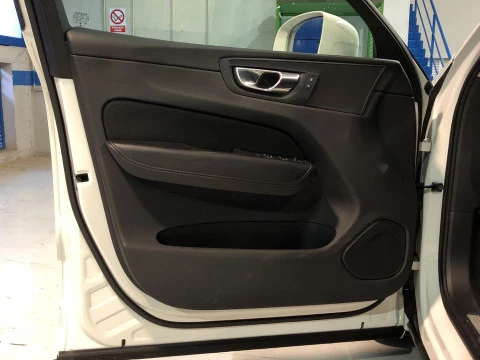 Volvo XC60 2.0 D5 MOMENTUM AUTO 4WD 5P