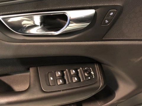 Volvo XC60 2.0 D5 MOMENTUM AUTO 4WD 5P