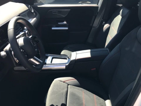 Mercedes-Benz GLA  200 d