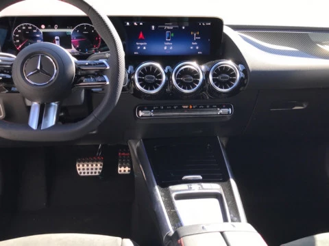 Mercedes-Benz GLA  200 d