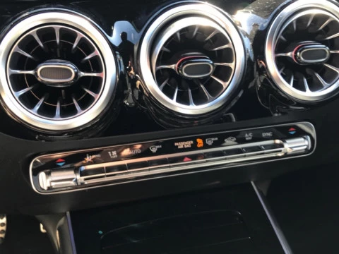 Mercedes-Benz GLA  200 d