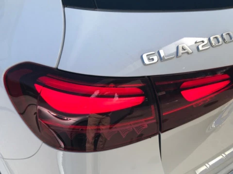 Mercedes-Benz GLA  200 d