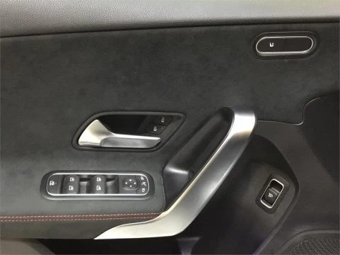 Mercedes-Benz Clase A 180 Sedán