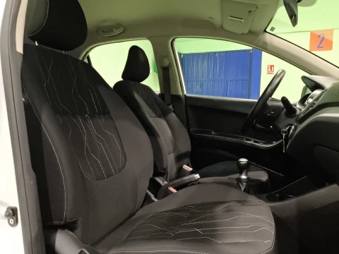 Kia Picanto 1.0  CVVT Tech 49 kW (66 CV)