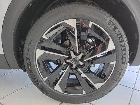 Peugeot 408 1.2 MHEV 145 E-DCS6 ALLURE 5P