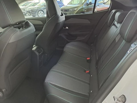 Peugeot 408 1.2 MHEV 145 E-DCS6 ALLURE 5P