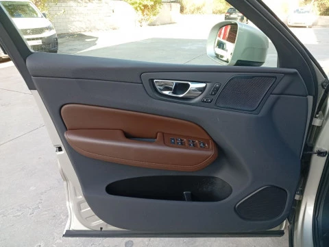 Volvo XC60 2.0 T8 AWD Inscription Auto