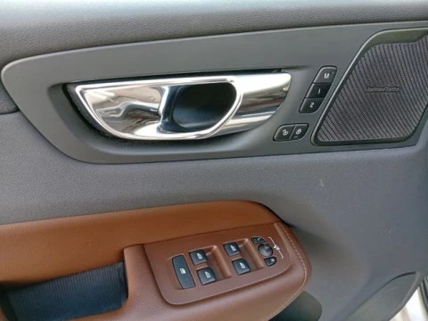 Volvo XC60 2.0 T8 AWD Inscription Auto