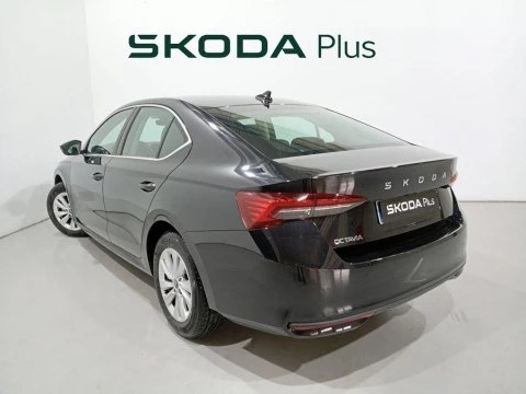 Skoda Octavia 1.5 TSI m-HEV Selection DSG 110 kW (150 CV)