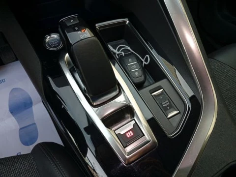 Peugeot 3008 Hybrid 225 e-EAT8 Allure