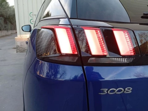 Peugeot 3008 Hybrid 225 e-EAT8 Allure