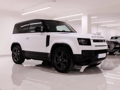 Land Rover Defender 3.0D I6 250 X-Dynamic SE 90 AT 4WD MHEV