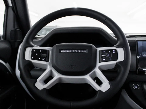 Land Rover Defender 3.0D I6 250 X-Dynamic SE 90 AT 4WD MHEV