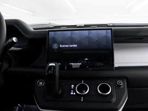 Land Rover Defender 3.0D I6 250 X-Dynamic SE 90 AT 4WD MHEV