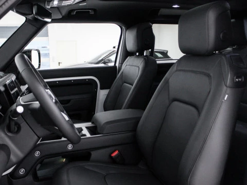 Land Rover Defender 3.0D I6 250 X-Dynamic SE 90 AT 4WD MHEV