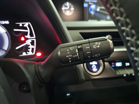 Lexus UX 2.0 250h Business