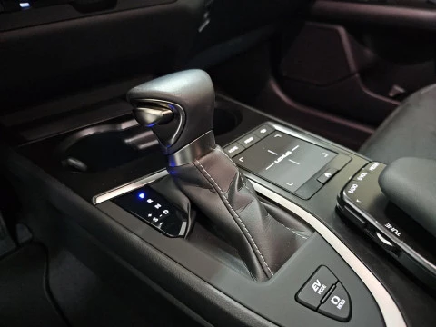 Lexus UX 2.0 250h Business