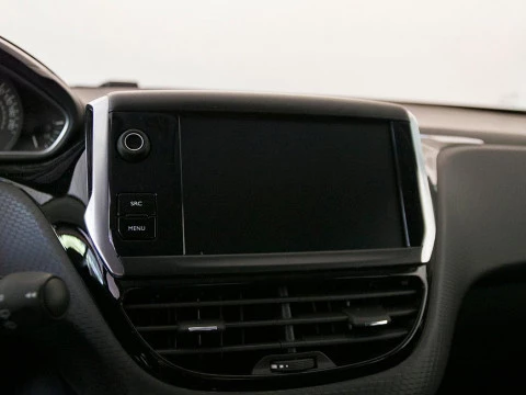 Peugeot 2008 SIG BH 100 MAN