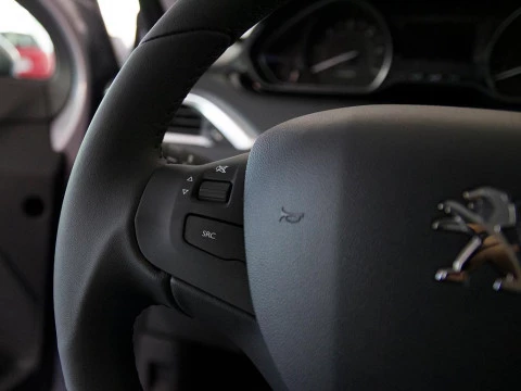 Peugeot 2008 SIG BH 100 MAN