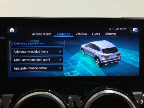 Mercedes-Benz GLA 180