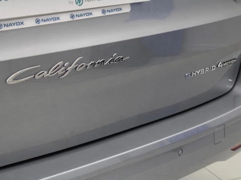 Volkswagen California 1.5 EHYBRID PHEV DSG BEACH TOUR 4WD 245 5P