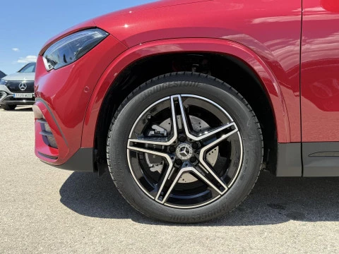 Mercedes-Benz GLA  250 e con tecnologia hibrida EQ
