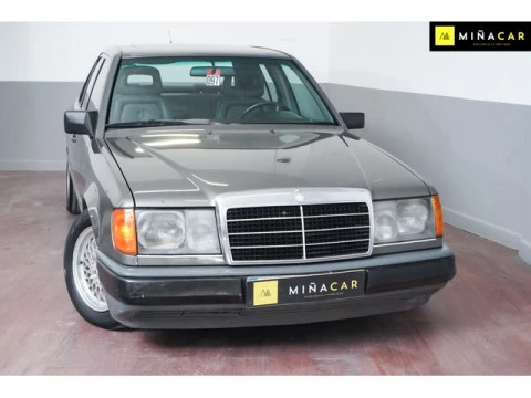 Mercedes-Benz 200 300D 80 kW (109 CV)