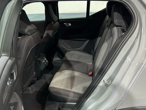 Volvo XC40 2.0 B3 PLUS DARK AUTO 163 5P