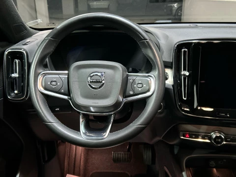 Volvo XC40 2.0 B3 PLUS DARK AUTO 163 5P