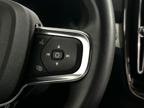 Volvo XC40 2.0 B3 PLUS DARK AUTO 163 5P