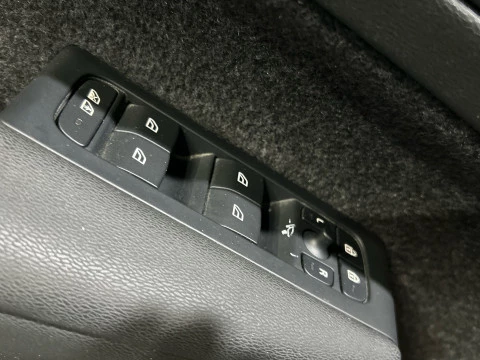 Volvo XC40 2.0 B3 PLUS DARK AUTO 163 5P