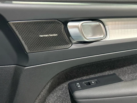 Volvo XC40 2.0 B3 PLUS DARK AUTO 163 5P