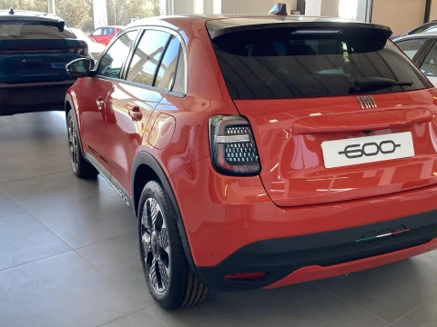 Fiat 600 600e La prima 54kwh 115kw (156cv)