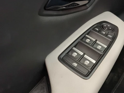 Renault Megane E-Tech BEV 60KWH 160KW ICONIC CONFORT 5P