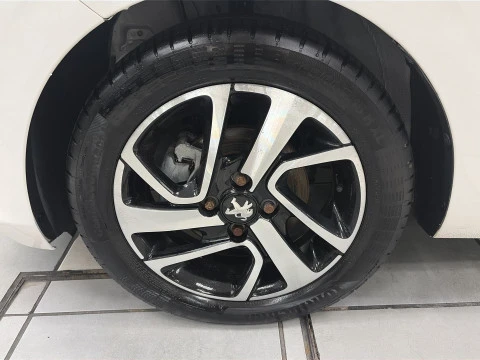 Peugeot 108 1.2 PureTech Allure 60 kW (82 CV)