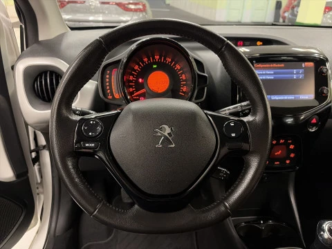 Peugeot 108 1.2 PureTech Allure 60 kW (82 CV)
