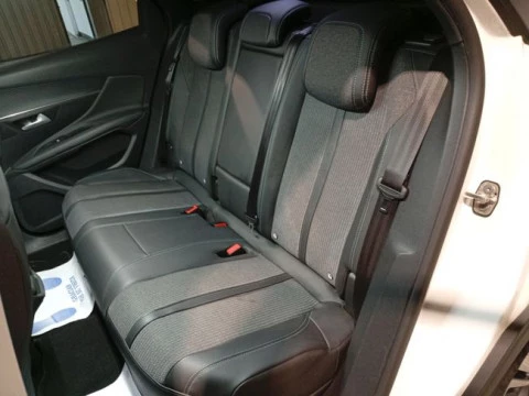 Peugeot 3008 Hybrid 225 e-EAT8 Allure