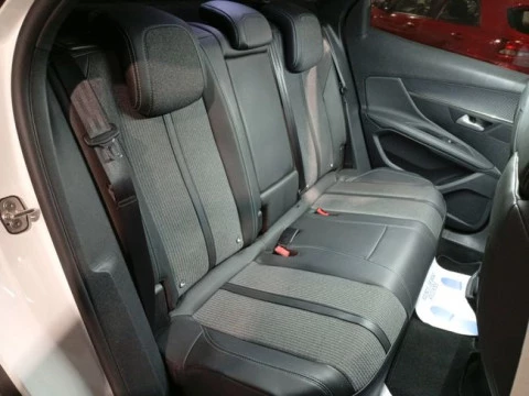 Peugeot 3008 Hybrid 225 e-EAT8 Allure