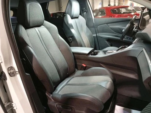 Peugeot 3008 Hybrid 225 e-EAT8 Allure