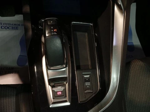 Peugeot 3008 Hybrid 225 e-EAT8 Allure