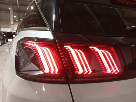 Peugeot 3008 Hybrid 225 e-EAT8 Allure