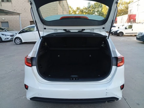 Kia Ceed 1.6 CRDi 100kW (136CV) Drive